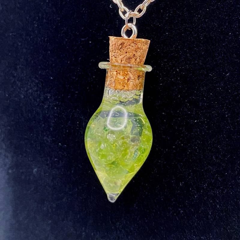 Peridot Flasche Halskette Peridot Flasche Halskette von JellysHyperfixation