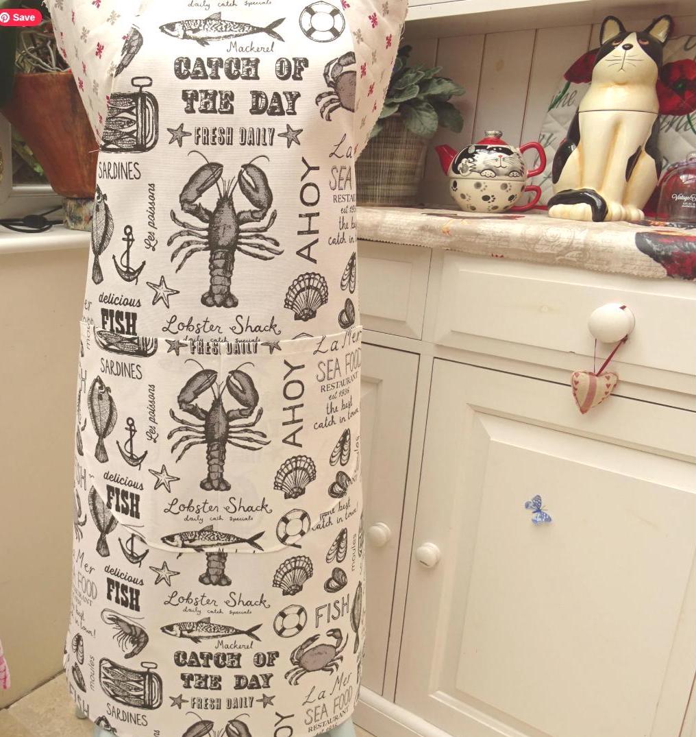 Fisch Schürze Mit Oder Ohne Verstellbarem Halsband. Handgestickte Namensoption. Weihnachtsgeschenk von Jelubee