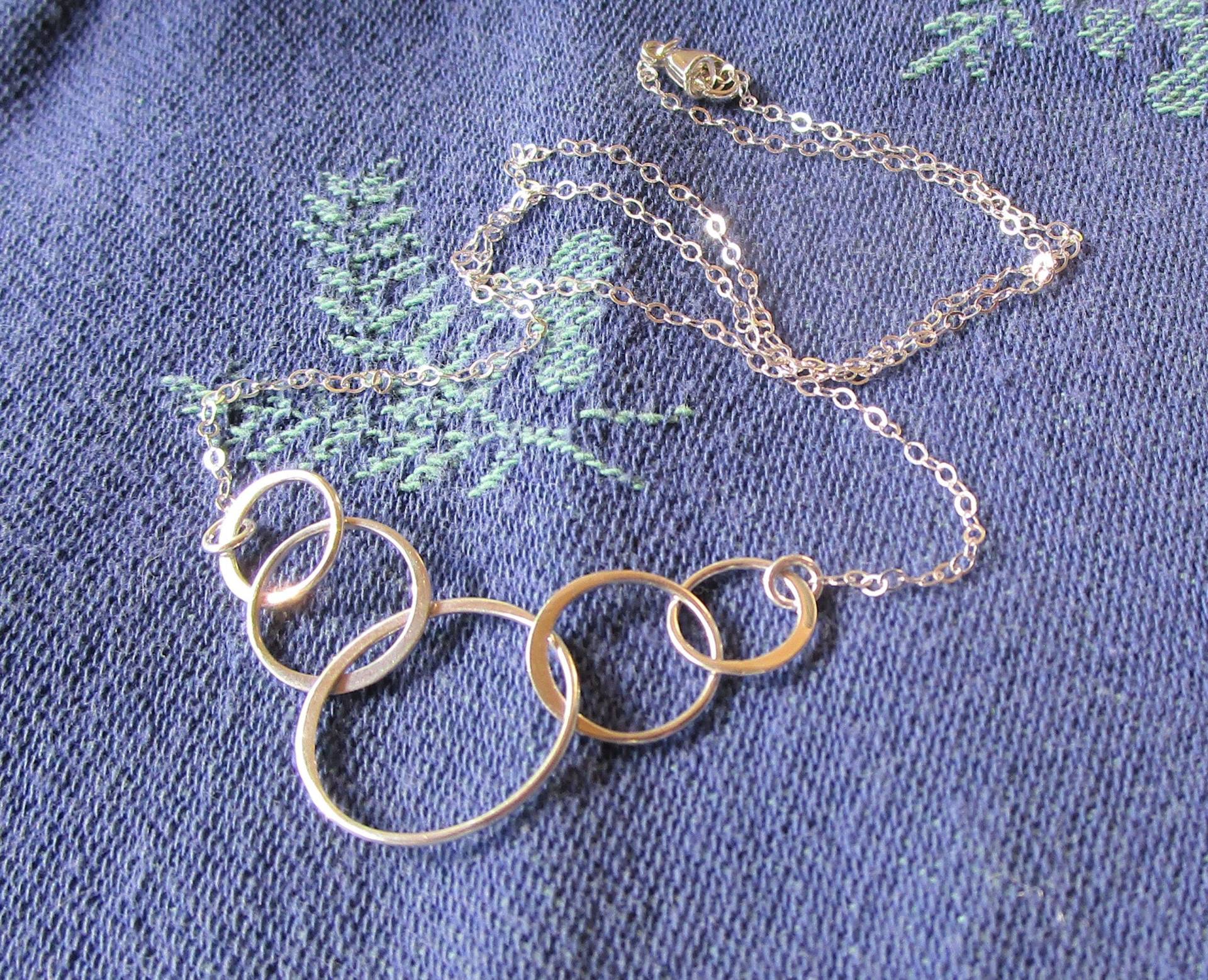 Alle Sterling Silber Fünf Ring Halskette, 5 50.geburtstagsfeier, 50. Jahrestag, Freundschaft, Jeden Tag von JemsbyJoan