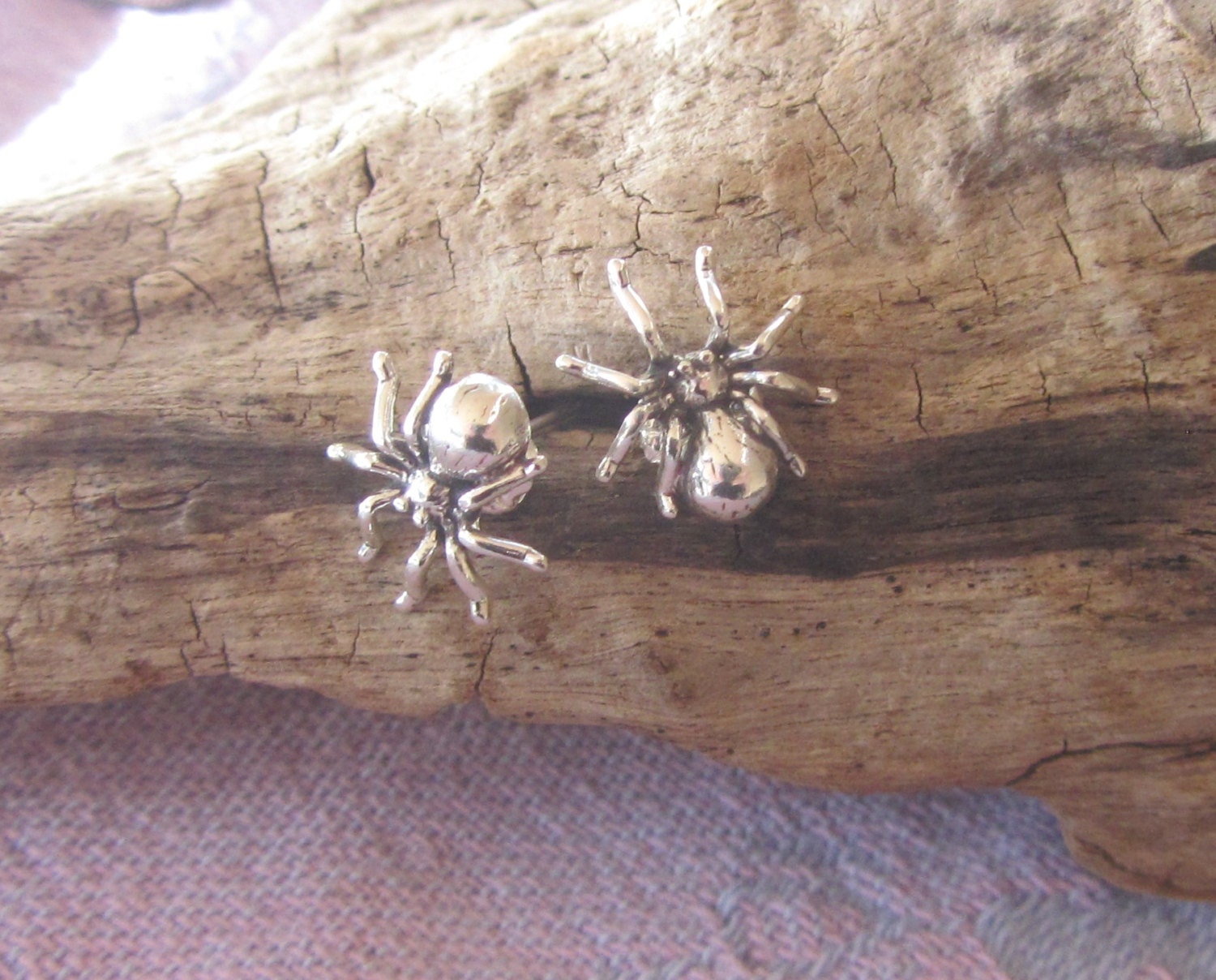 Kleine Sterling Silber Spinne Ohrstecker Halloween Schmuck von JemsbyJoan