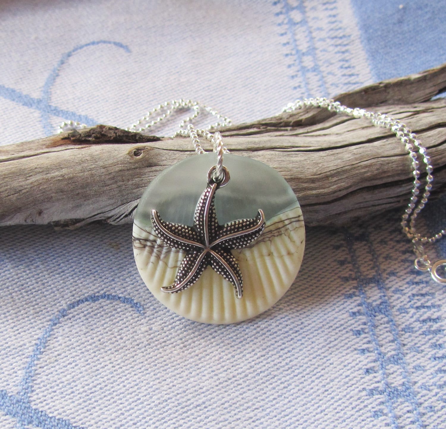 Light Aqua Starfish Lampwork Halskette, Seaside Motiv Mit Großem Sterling Seestern, Beachy Halskette An Diamond Cut Kugelkette, Geschenk von JemsbyJoan