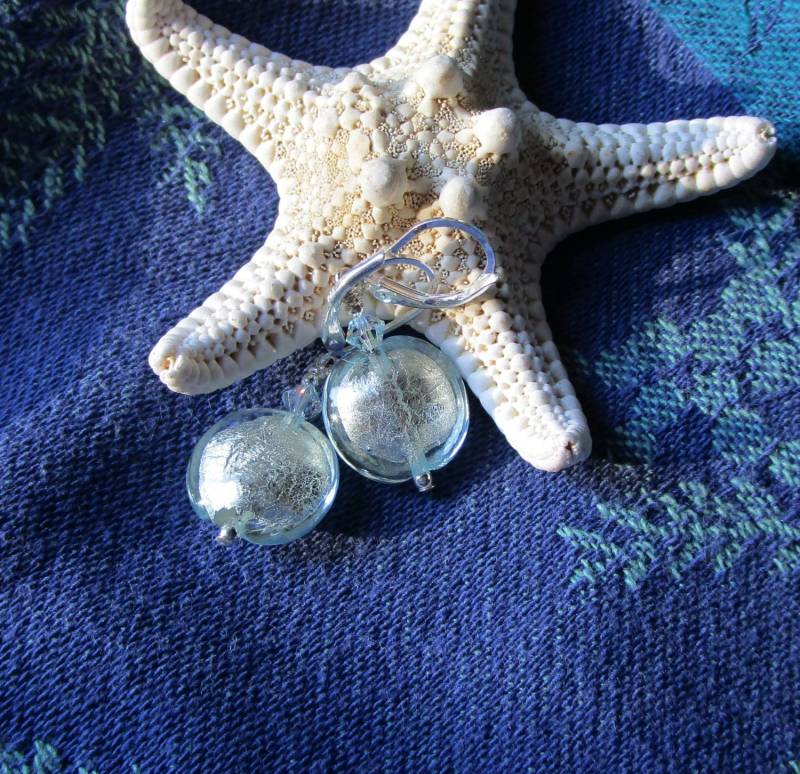 Murano Light Aqua Disc Ohrringe Sterling Silber Brisuren Murano Light Aqua Disc Ohrringe Sterling Silber Brisuren von JemsbyJoan