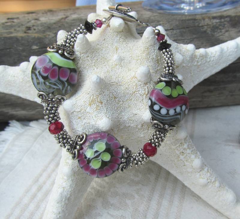 Ooak Sterling Silber Armband Mit Perlen in Pink, Grün Ooak Sterling Silber Armband Mit Perlen in Pink, Grün von JemsbyJoan