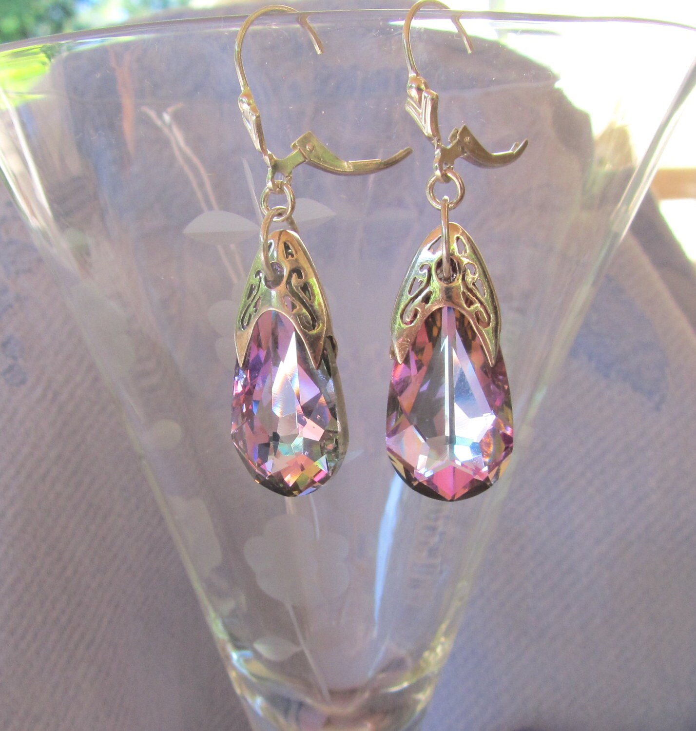 Swarovski Teardrop Ohrringe Light Vitrail Sterling Silber, Pink Lavender von JemsbyJoan