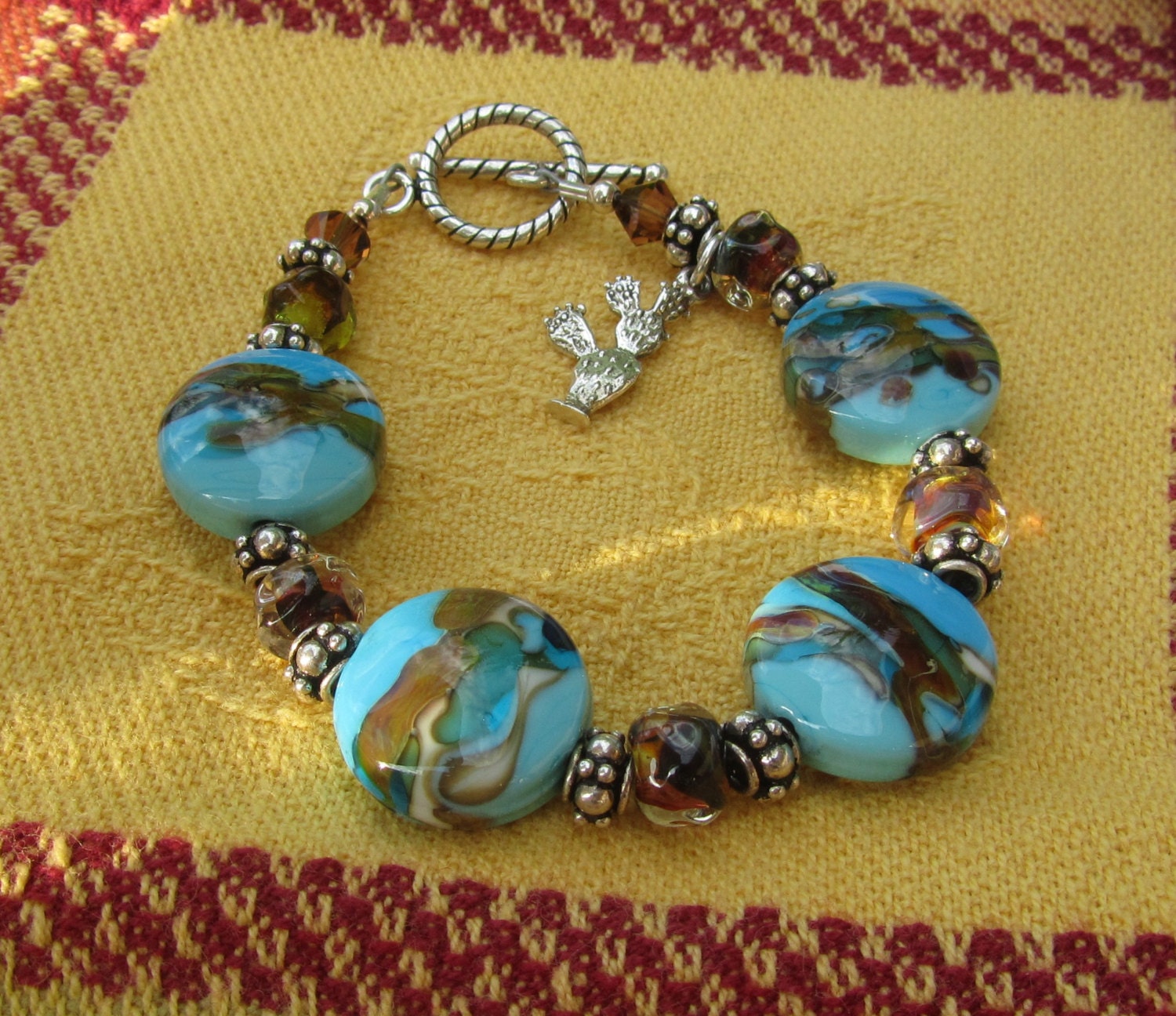 Türkisfarbenes Armband Mit Kaktusanhänger Aus Sterlingsilber von JemsbyJoan