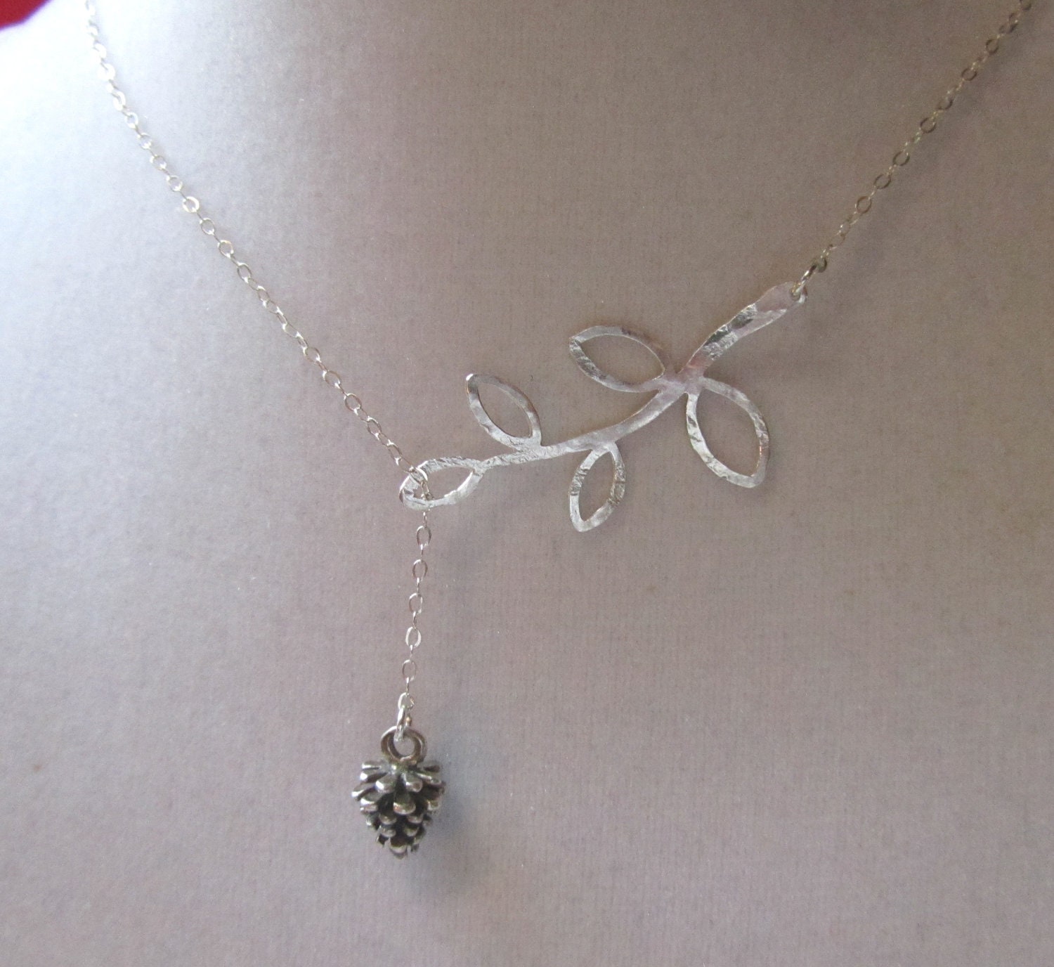 sterling Silber Lariat Halskette Tannenzapfen & Blatt Anhänger von JemsbyJoan