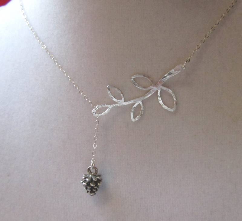 sterling Silber Lariat Halskette Tannenzapfen & Blatt Anhänger sterling Silber Lariat Halskette Tannenzapfen & Blatt Anhänger von JemsbyJoan