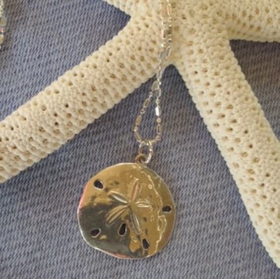 sterling Silber Sand Dollar Halskette Beachy Nautikschmuck sterling Silber Sand Dollar Halskette Beachy Nautikschmuck von JemsbyJoan