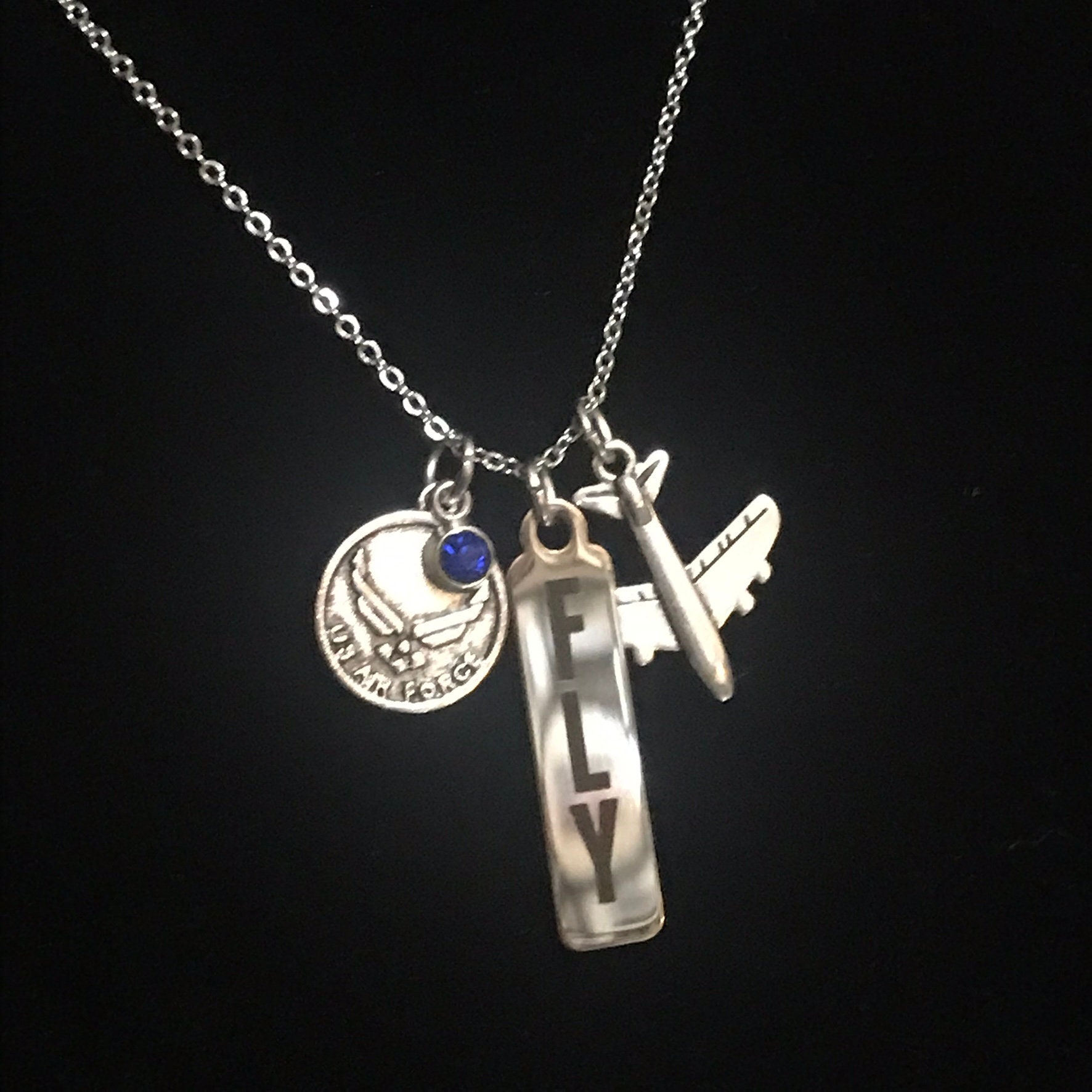 "Luftwaffe "Fly" Silberfarbene Halskette Mit Drei Charms." von JenBarbCreations