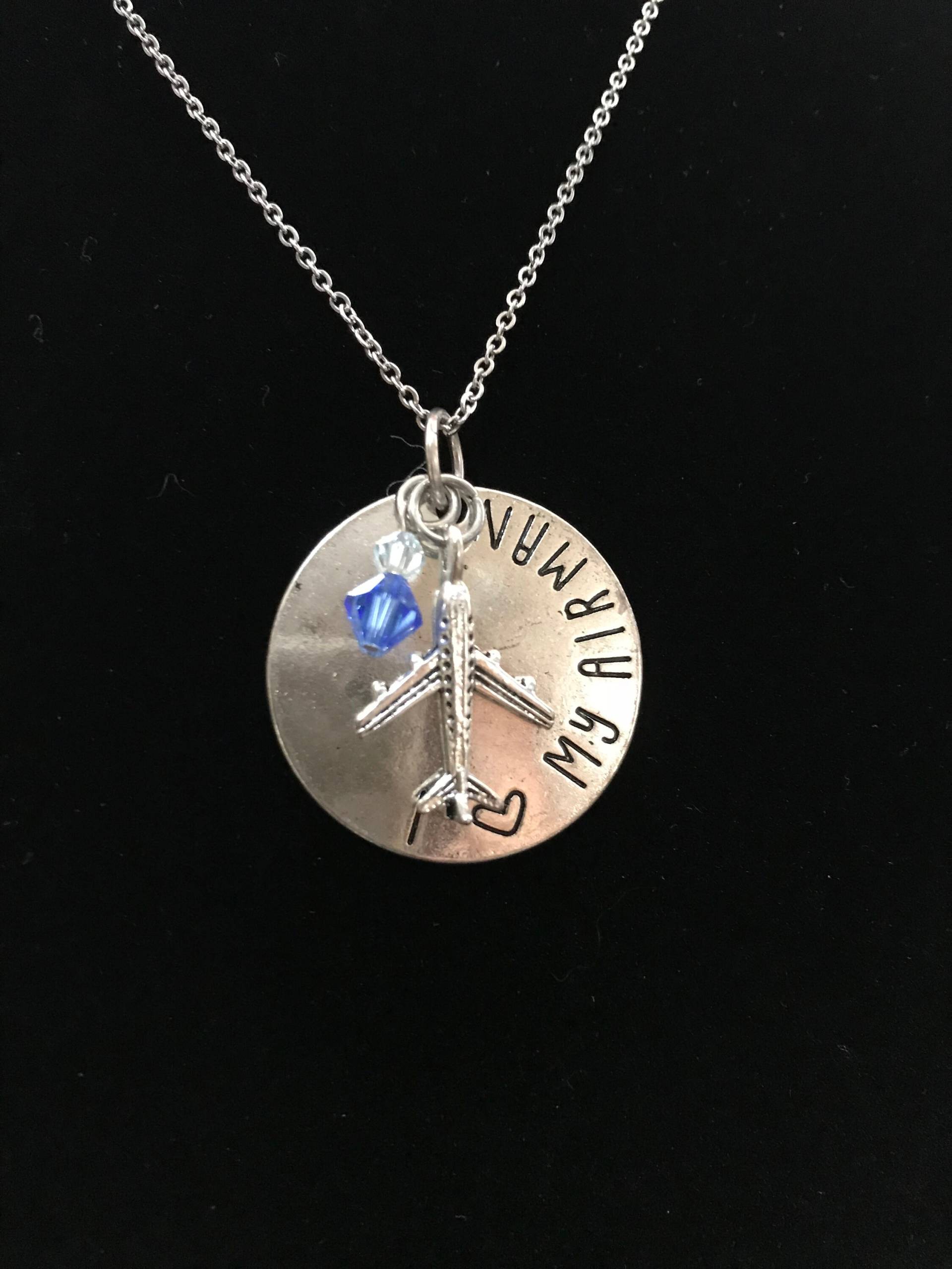 Luftwaffen-Kette, "I Love My Airman"." Silberfarbene Anhängerkette Mit Tropfenflugzeug-Charm Und Echten Swarovski-Kristallen von JenBarbCreations