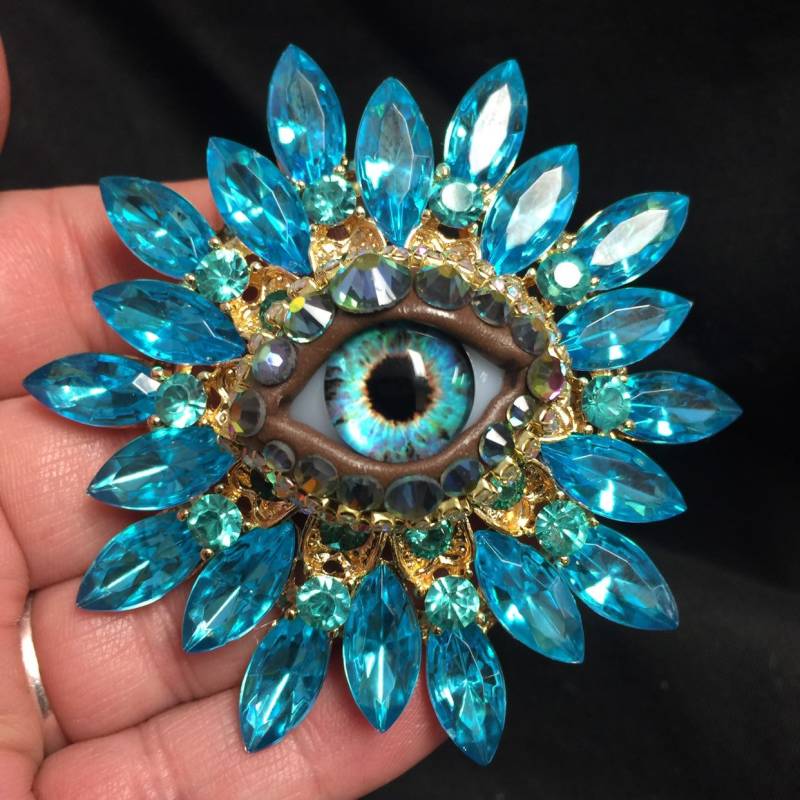 Vintage Sunburst Style Augapfel Brosche Mit Handgemachter Glas Iris Und Strass Steinen von JenBurnsArt