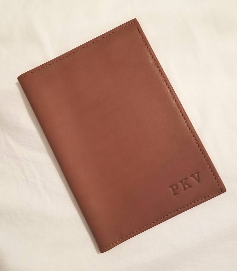 Personalisierte Leder-Reisepass-Cover Personalisierte Leder-Reisepass-Cover von JenJeanBeautique