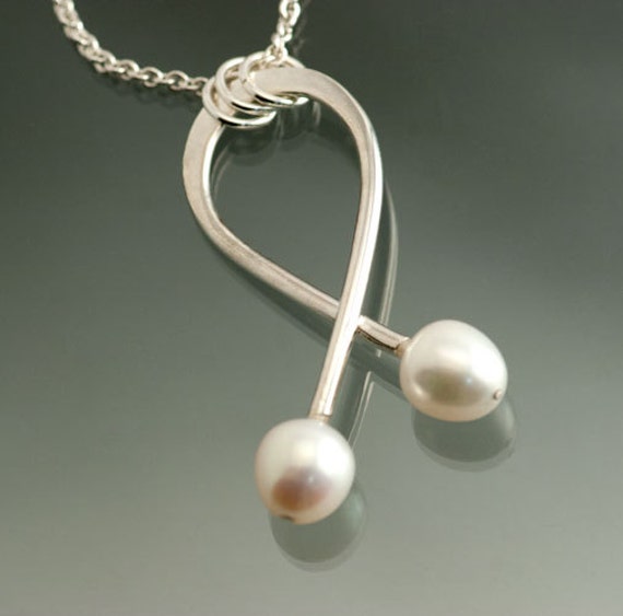 2 Weiße Perle Band Anhänger in Sterling Silber, Schmuck Für Eine Sache, Juni Birthstone Anhänger, Hochzeitsschmuck von JenLawlerDesigns