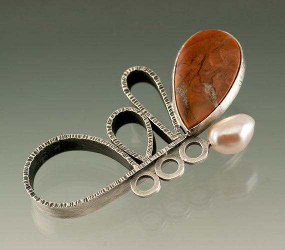 Brauner Achat Und Rosa Perlen Sterling Silber Brosche, Bereit Zu Versenden, Ein Von Einer Art von JenLawlerDesigns