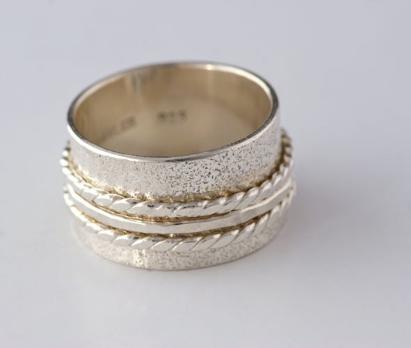 Ein Spinner Ring Aus Sterling Silber, Strand Sand Strukturierter Ring, Glänzender von JenLawlerDesigns