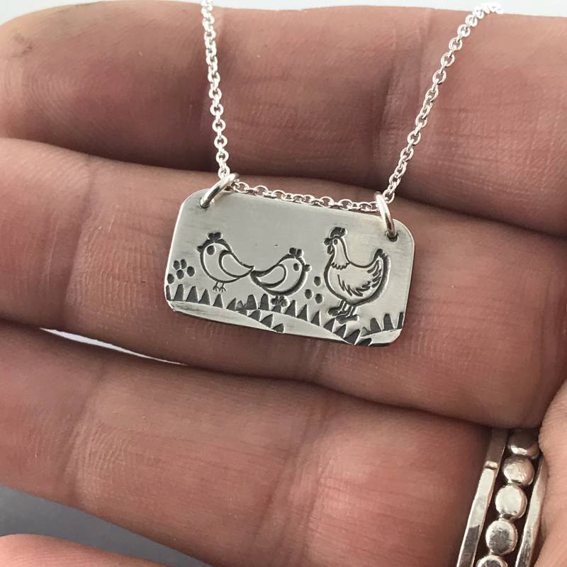 Hennen Und Küken Anhänger Aus Sterling Silber von JenLawlerDesigns
