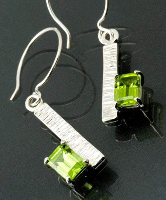 Smaragd Schnitt Peridot in Sterling Silber Ohrringe von JenLawlerDesigns