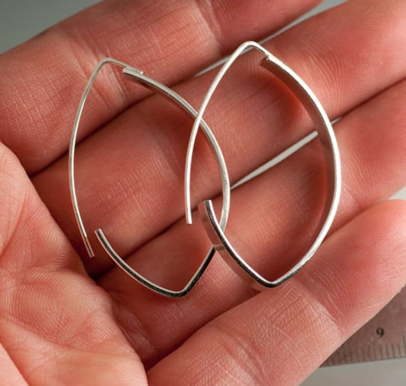 sterling Silber Ellipsen Ohrringe, Einfache Creolen, Breite Ohrringe Für Jeden Tag von JenLawlerDesigns