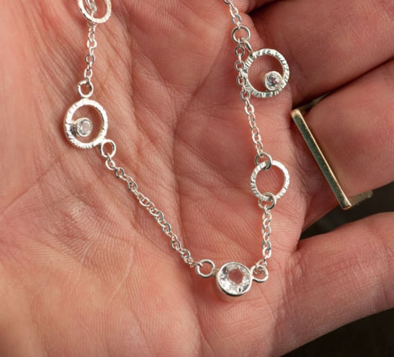 sterling Silber Weißer Topas Diamant Wie Halskette, Edelstein Geburtsstein Halskette Mit Kreisen von JenLawlerDesigns