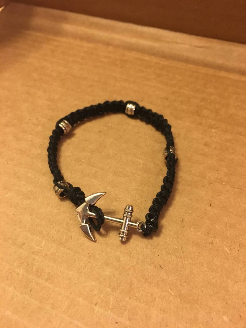 Armband Aus Schwarzen Bambus Mit Anker-Charme-Verschluss von JenLucilleStudio