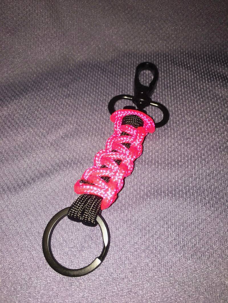 Drehbarer Clip Paracord Schlüsselanhänger von JenLucilleStudio