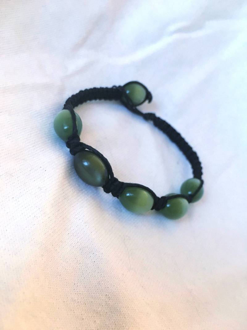Durchscheinend Grün Bead Schwarz Bambus Armband von JenLucilleStudio