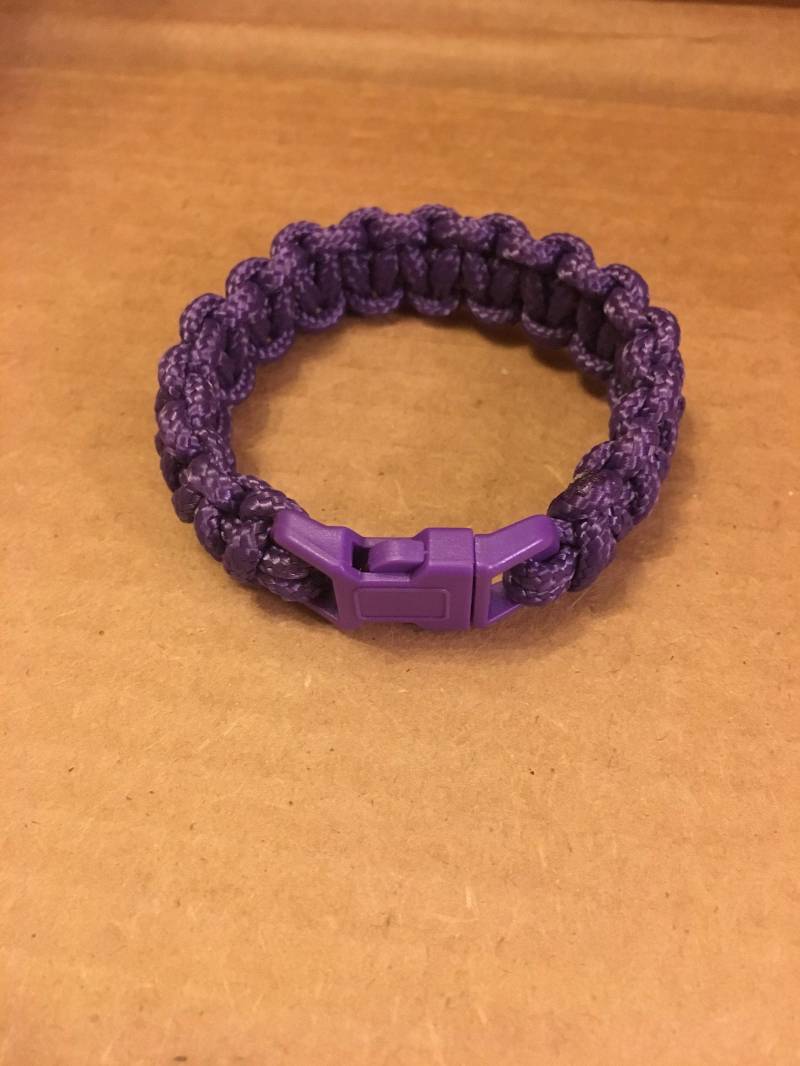 Paracord Armband Lila von JenLucilleStudio