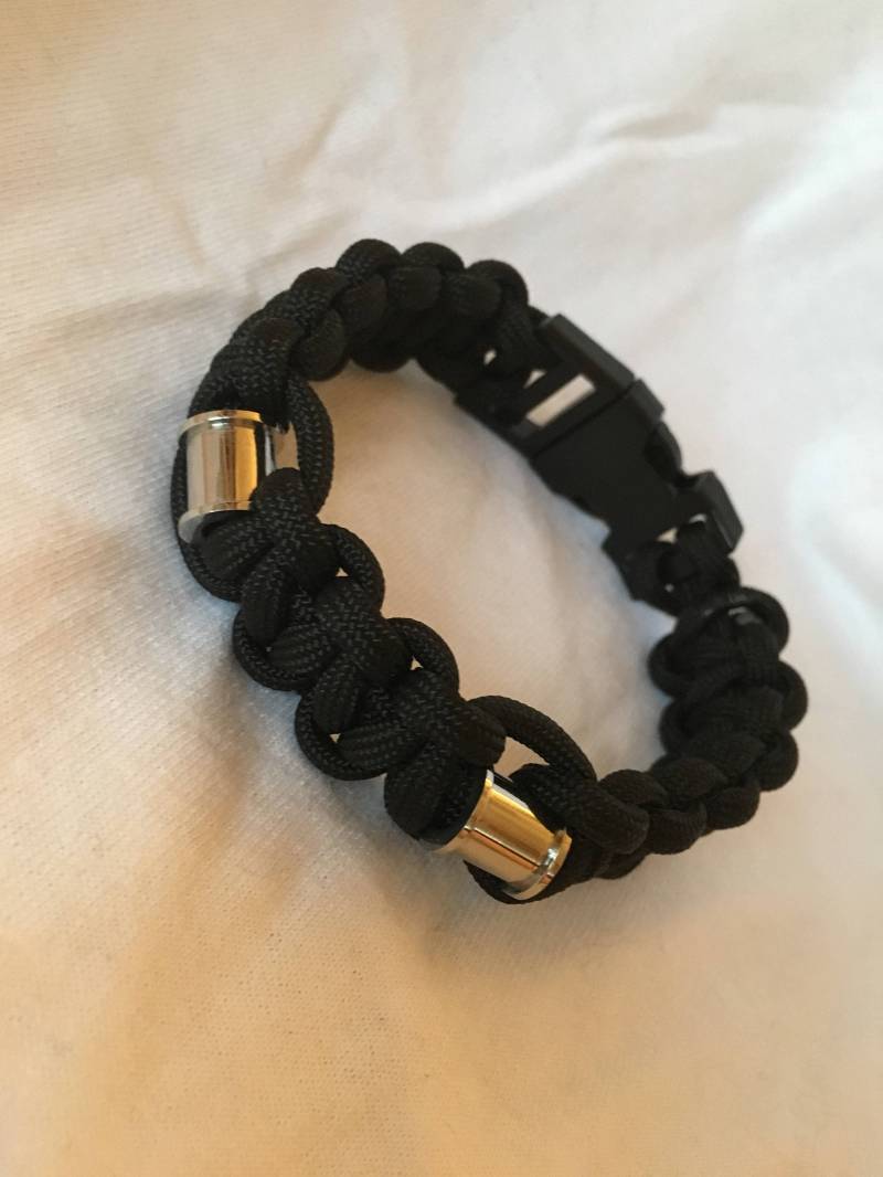 Paracord Armband Mit Edelstahl-Fass-Perlen Schwarz von JenLucilleStudio