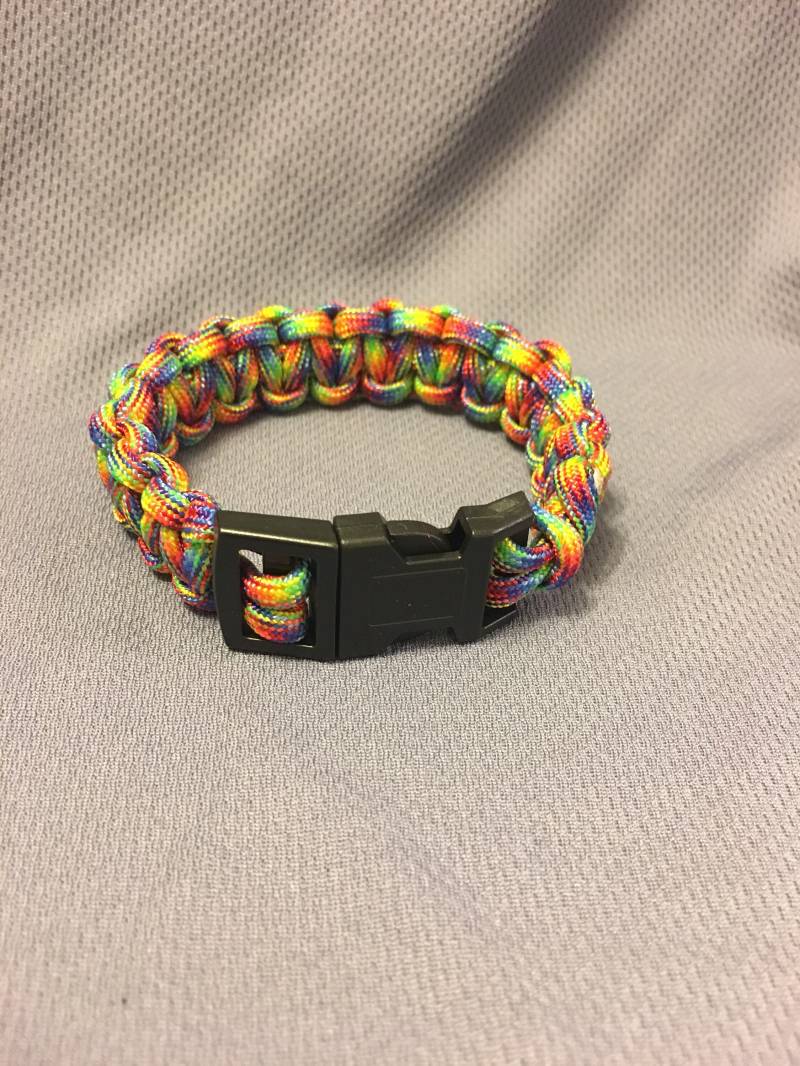 Regenbogen Paracord Armband von JenLucilleStudio