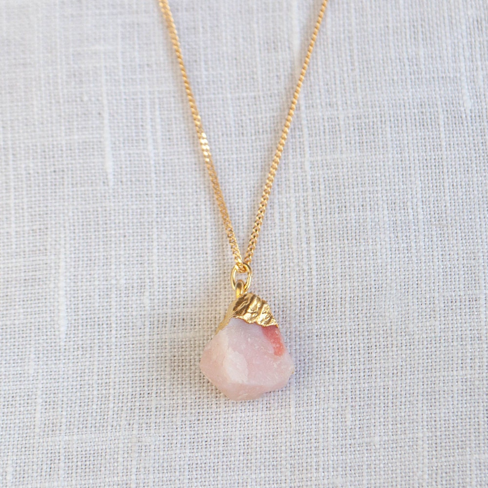 Nachhaltige 925 Silber Kette Mit Rohen Rosa Opal Anhänger, Halskette Echtem Edelstein, Geburtsstein Oktober Nachhaltige 925 Silber Kette Mit Rohen Rosa Opal Anhänger, Halskette Echtem Edelstein, Geburtsstein Oktober von JenOezer