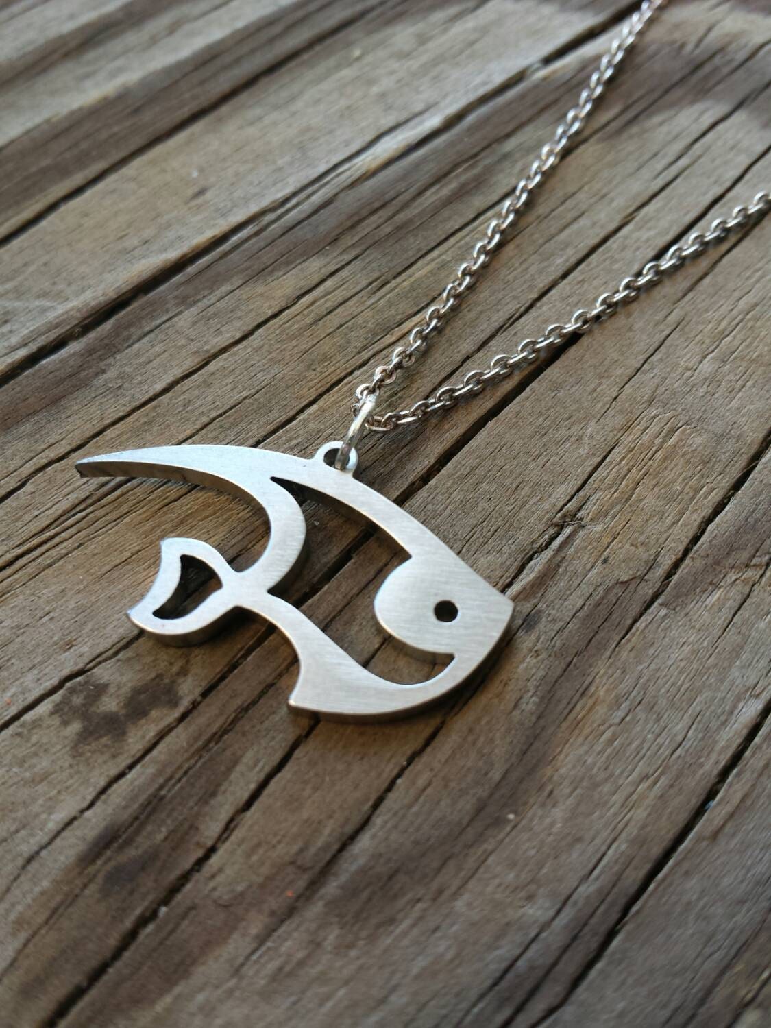 Engelsfisch Charm Kette von JenWillDesign