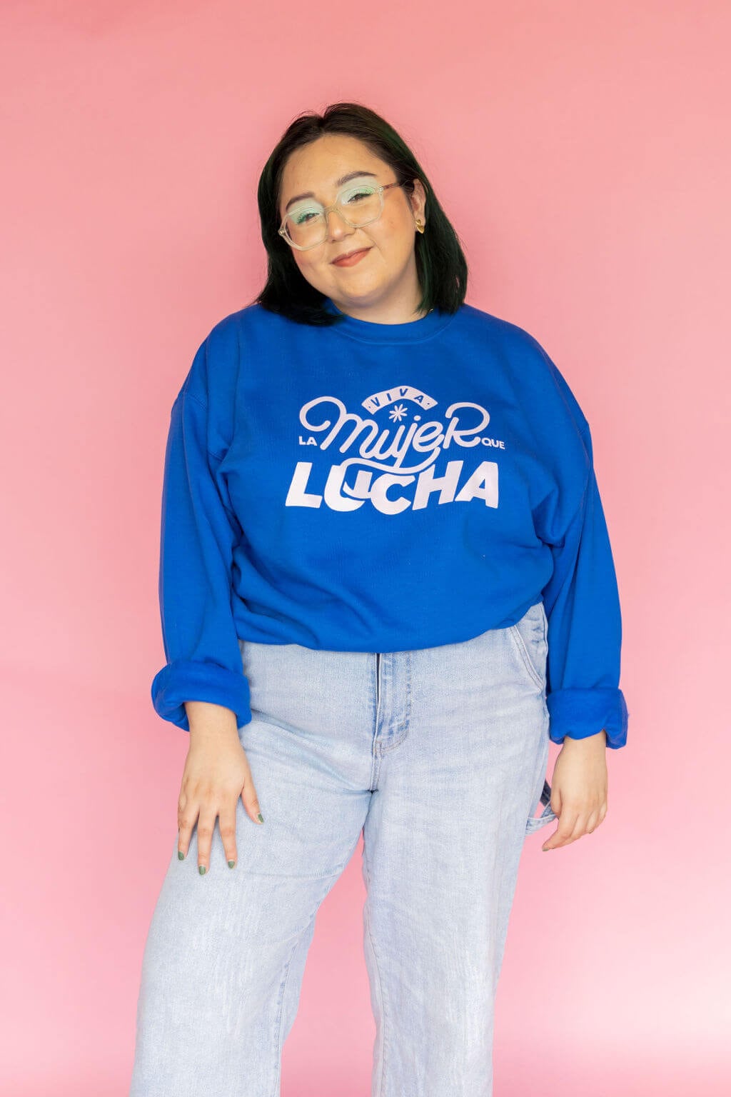 Viva La Mujer Que Lucha Sweatshirt - Women's History Moth Latina Women Magic Power von JenZeanoDesigns