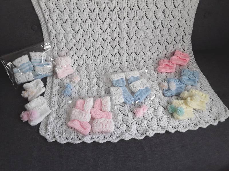 Baby Booties Und Handschuhe Set, 0-9Mnts Verschiedene Farben Brand New Handgestrickt von Jenacciaio