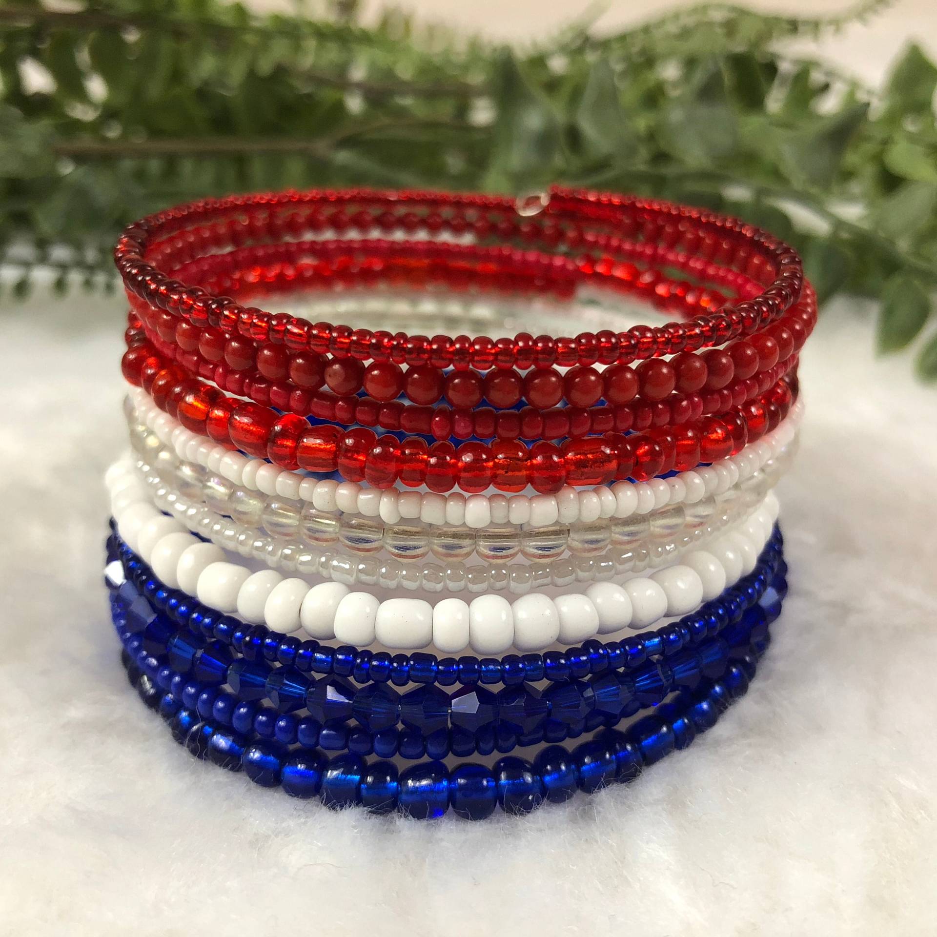 Rotes, Weißes Und Blaues Memory Wire Armband Rotes, Weißes Und Blaues Memory Wire Armband von JenbirdCreations