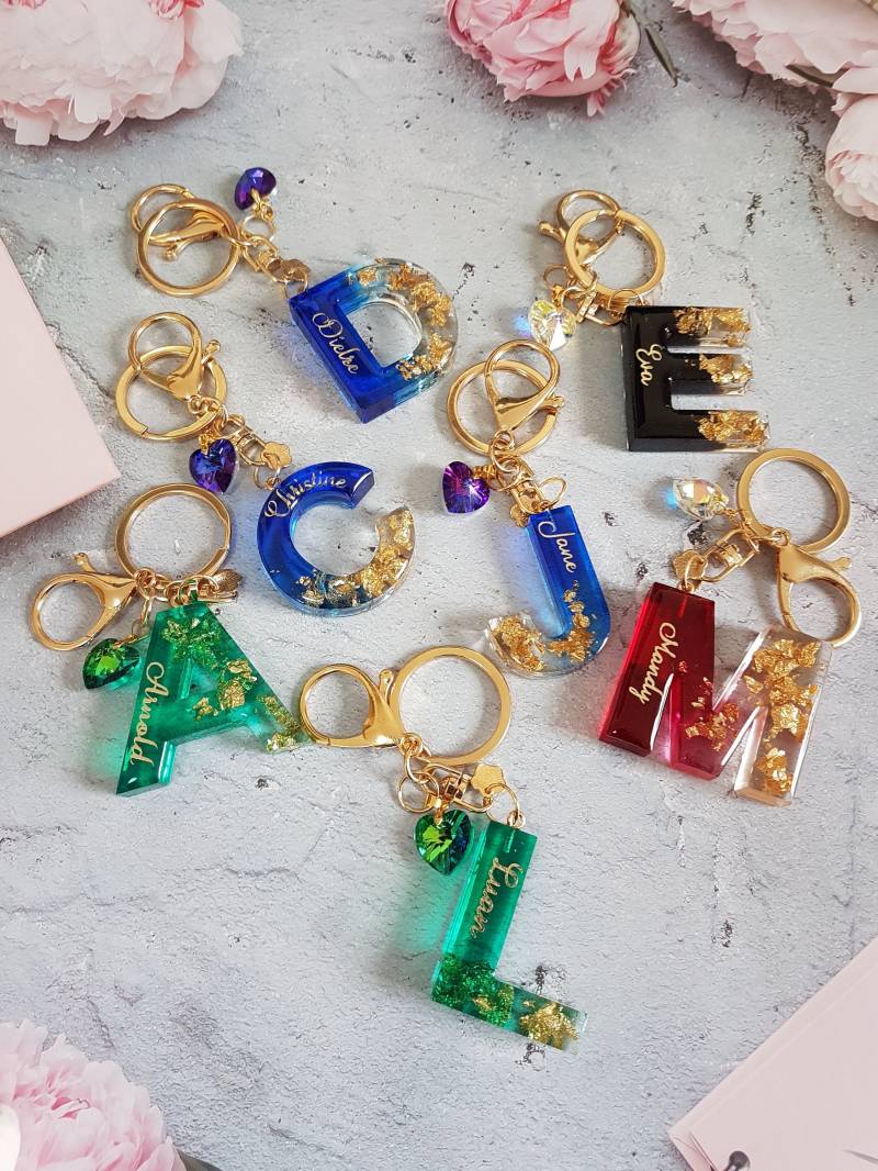 Personalisierte Resin Schlüsselanhänger Mit Blattgold/ Buchstaben/Handgemacht Personalisierte Resin Schlüsselanhänger Mit Blattgold/ Buchstaben/Handgemacht von Jenchique