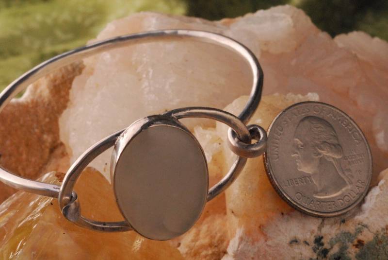 Silber Mondstein Verschluss Armband von JenniferJacobsDesign