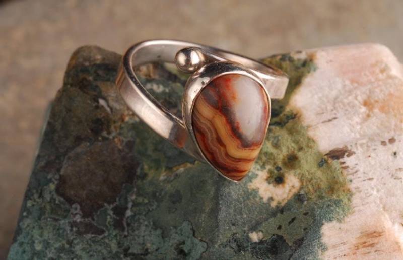 sterling Silber By Pass Ring Mit Birnenförmigem Achat von JenniferJacobsDesign