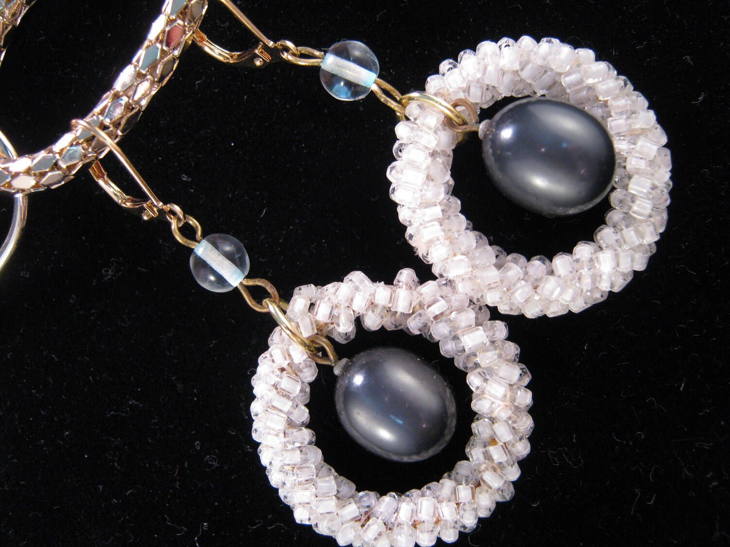 Altholz, Vintage Ohrringe, Ohrring Assemblage, Brautjungferngeschenk, Unter 25, Graue Perle - Auf Ziel Altholz, Vintage Ohrringe, Ohrring Assemblage, Brautjungferngeschenk, Unter 25, Graue Perle - Auf Ziel von JenniferJonesJewelry