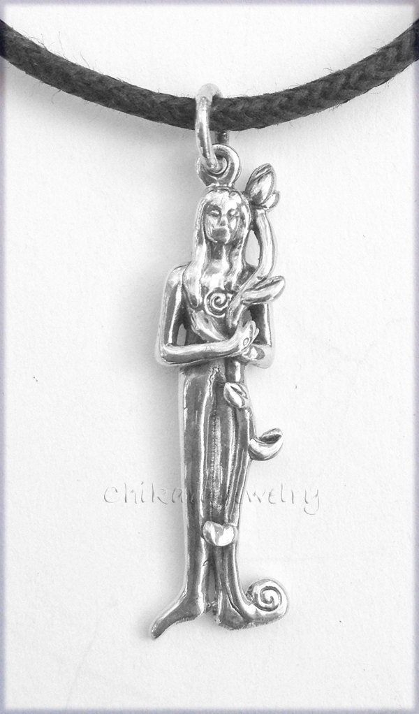 Beauty Charm An Verstellbarer Schwarzer Geknoteter Kordel, Chikara Sterling Silber Affirmational Schmuck von JenniferKuninStudio