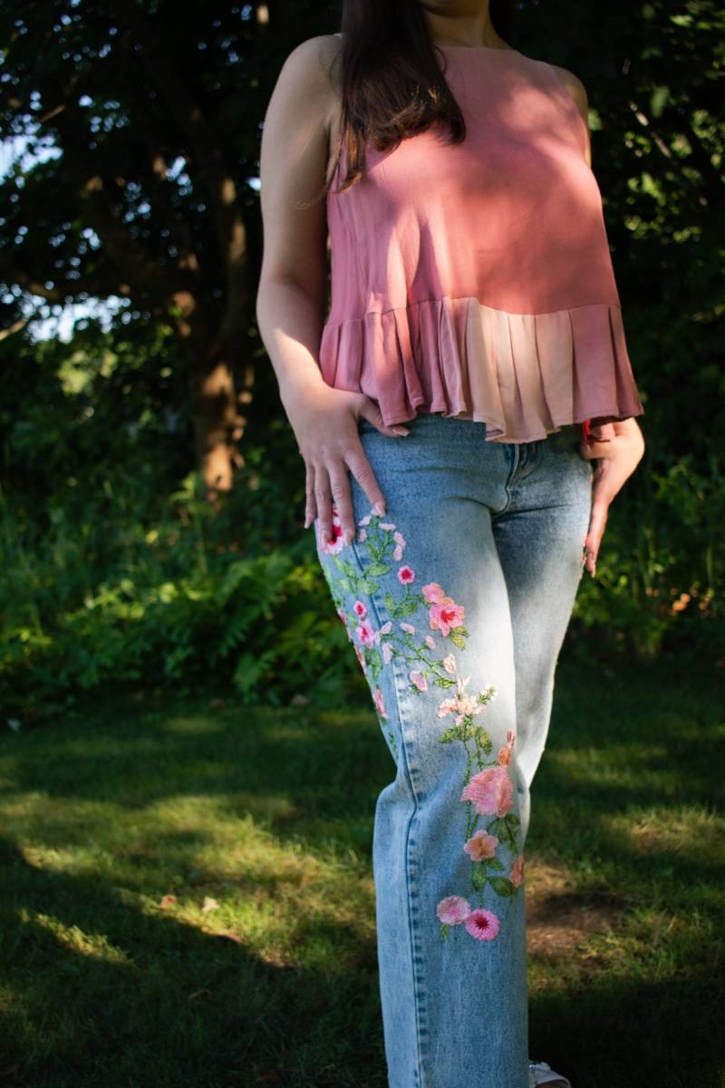 Bestickte Blumen Jeans Bestickte Blumen Jeans von JenniferLeeStudioJLS