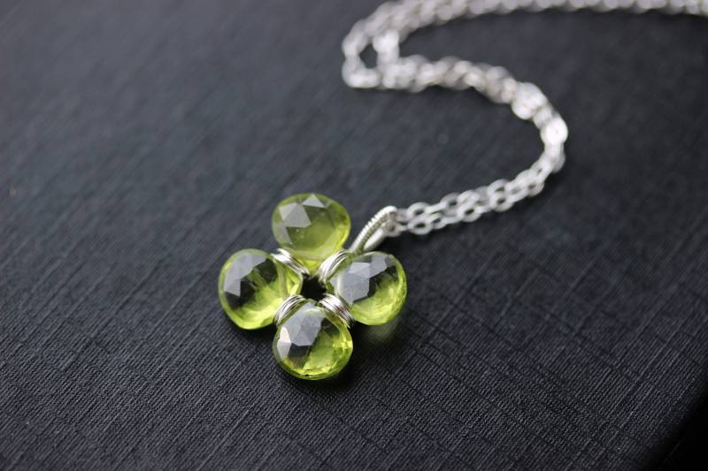 Peridot Vierblättriges Kleeblatt Halskette, Sterling Silber Shamrock Anhänger von JenniferLynnJewelry