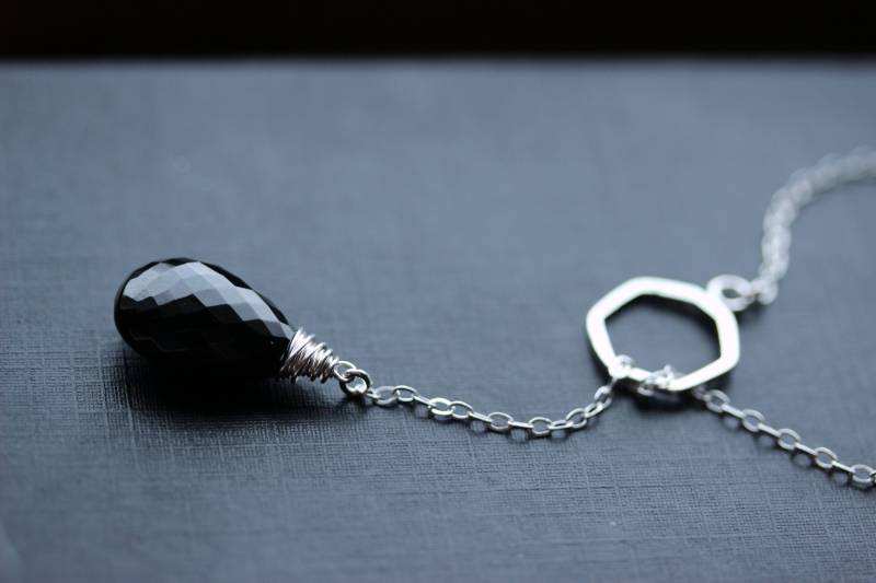 Schwarze Spinell Lariat Halskette Sterling Silber Hexagon Y Halskette von JenniferLynnJewelry