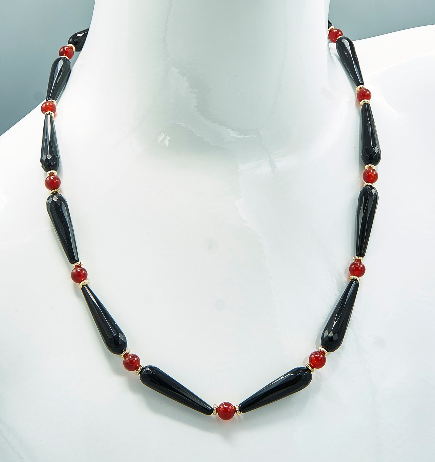 Onyx Tropfen Kette Mit Akzentfarbe Edelsteinperlen | Nach Wahl Onyx Tropfen Kette Mit Akzentfarbe Edelsteinperlen | Nach Wahl von JenniferMarcusDesign