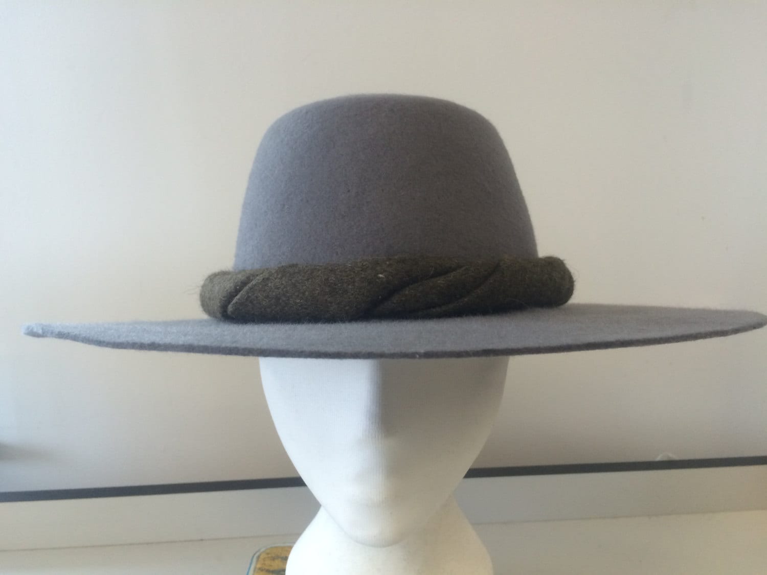 Filzpilgerhut - Wahl Der Farbe Und Besatz Nach Maß von JenniferRMillinery
