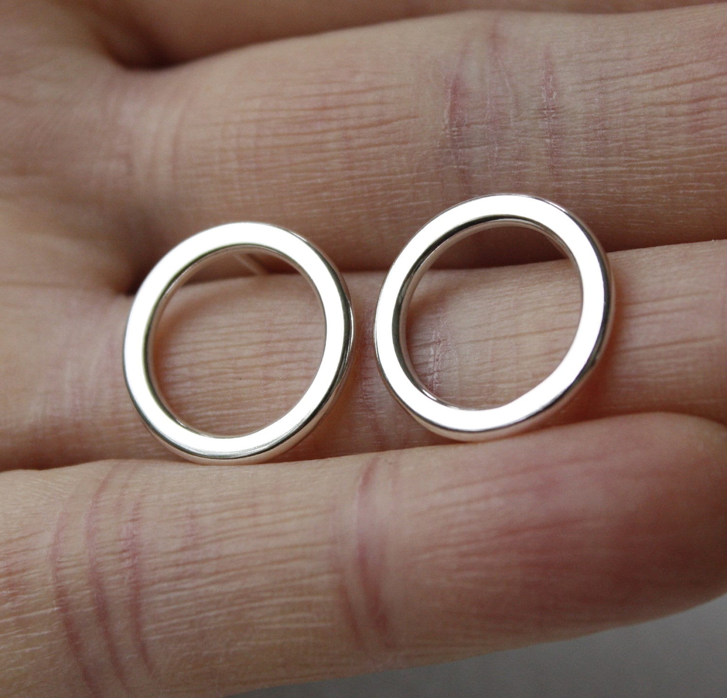 Runder Offener Kreis Ohrstecker .925 Silber 16 Mm Minimalist Geometric Schmuck Made in Canada Runder Offener Kreis Ohrstecker .925 Silber 16 Mm Minimalist Geometric Schmuck Made in Canada von JenniferWoodJewelry