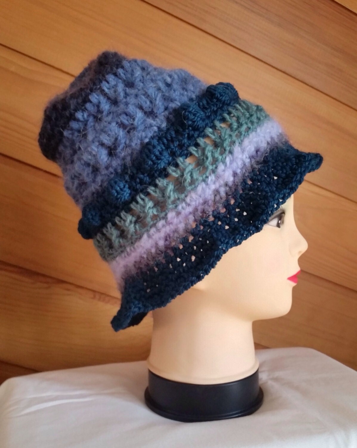 Häkelmütze - Blau Grün Hut Cloche Blaue Mütze Ski-Hut Häkeln Strukturierte Jennifree Designs Häkelmütze - Blau Grün Hut Cloche Blaue Mütze Ski-Hut Häkeln Strukturierte Jennifree Designs von JennifreeDesigns