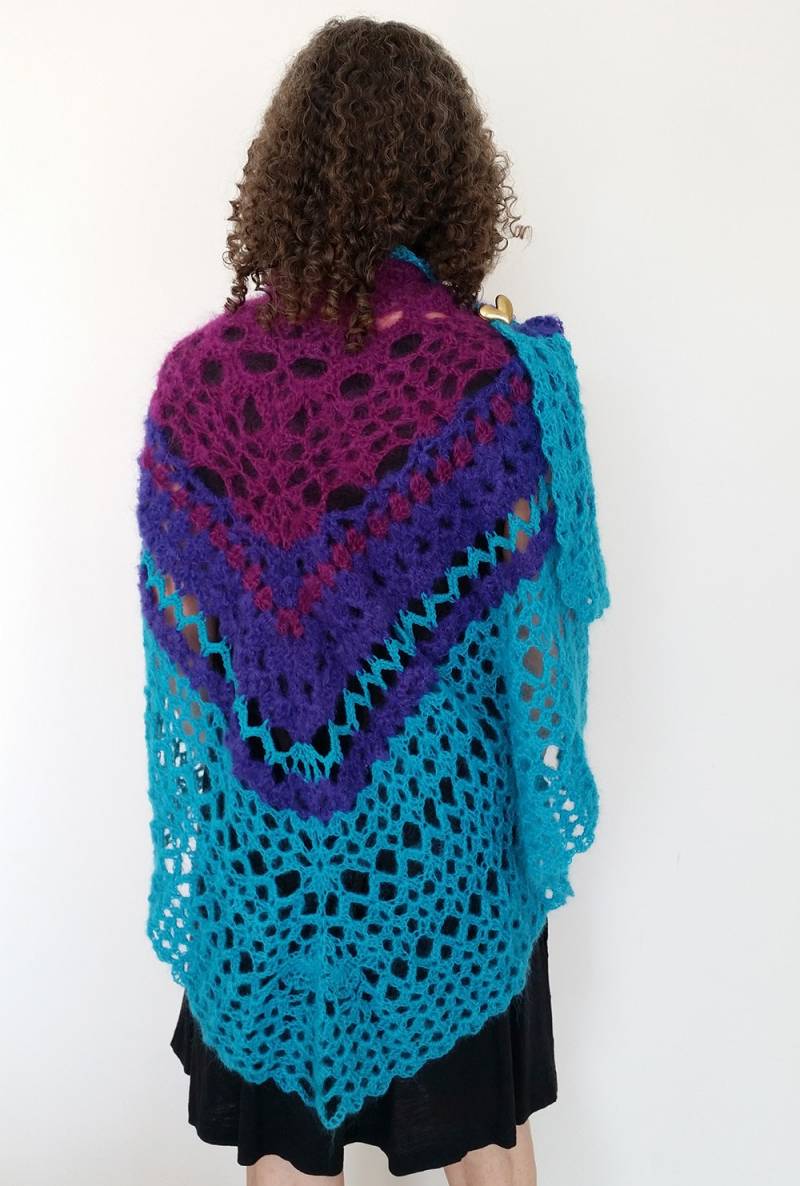 Magenta, Indigo Und Türkis Gehäkeltes Cape - Häkelschal Häkeltuch Mohair Schal Jennifree Designs von JennifreeDesigns