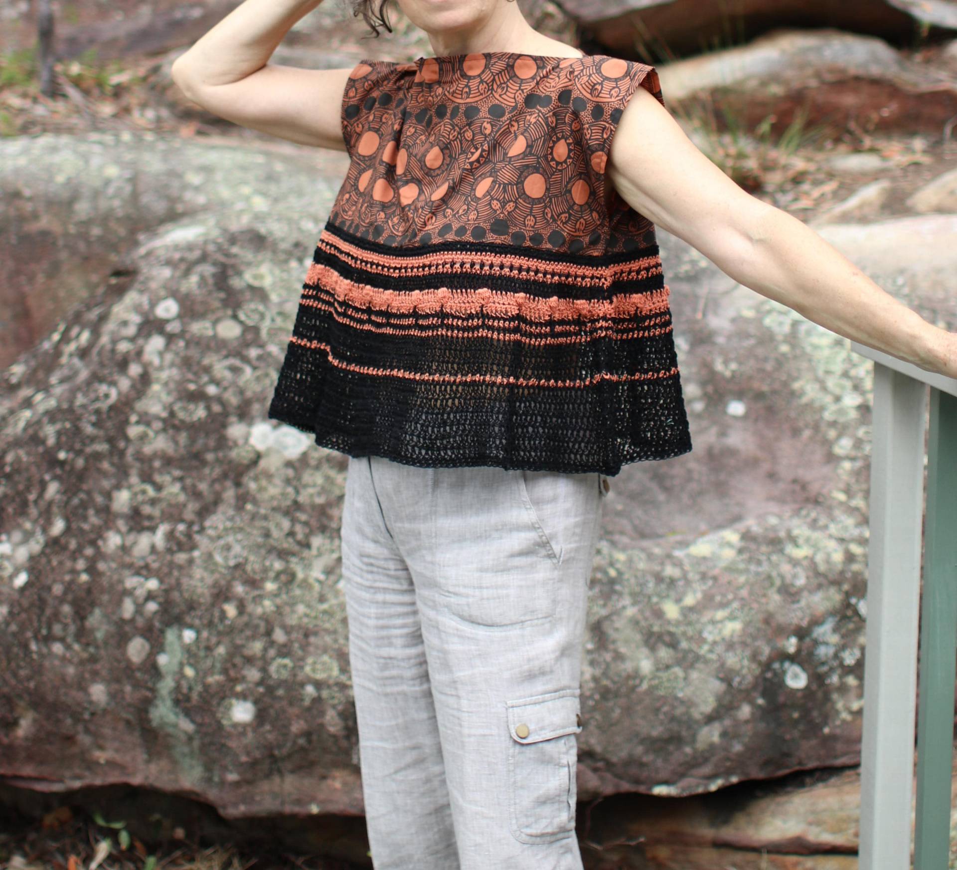 stoff Und Häkeltop - Schwarz Braun Top Baumwoll Sommer Ärmelloses Aborigine Print Jennifree Designs stoff Und Häkeltop - Schwarz Braun Top Baumwoll Sommer Ärmelloses Aborigine Print Jennifree Designs von JennifreeDesigns