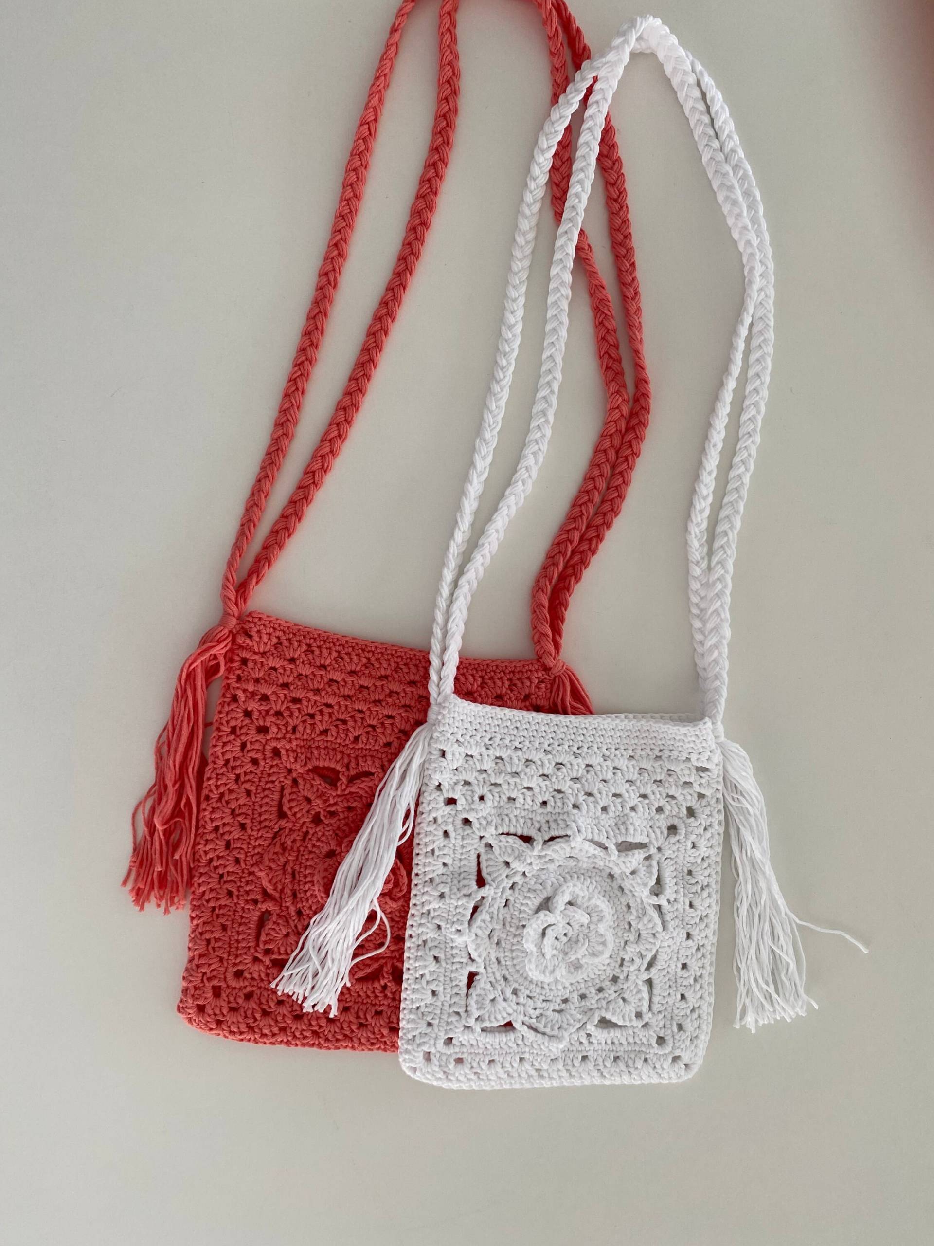 Gehäkelte Tasche Mit Blumenmuster Und Geflochtenem Schultergurt Quaste. Hergestellt Aus 100% Baumwollgarn Handgemacht in Orange/Lachs Oder Weiß Farbe Gehäkelte Tasche Mit Blumenmuster Und Geflochtenem Schultergurt Quaste. Hergestellt Aus 100% Baumwollgarn Handgemacht in Orange/Lachs Oder Weiß Farbe von JennigjeMadeThis