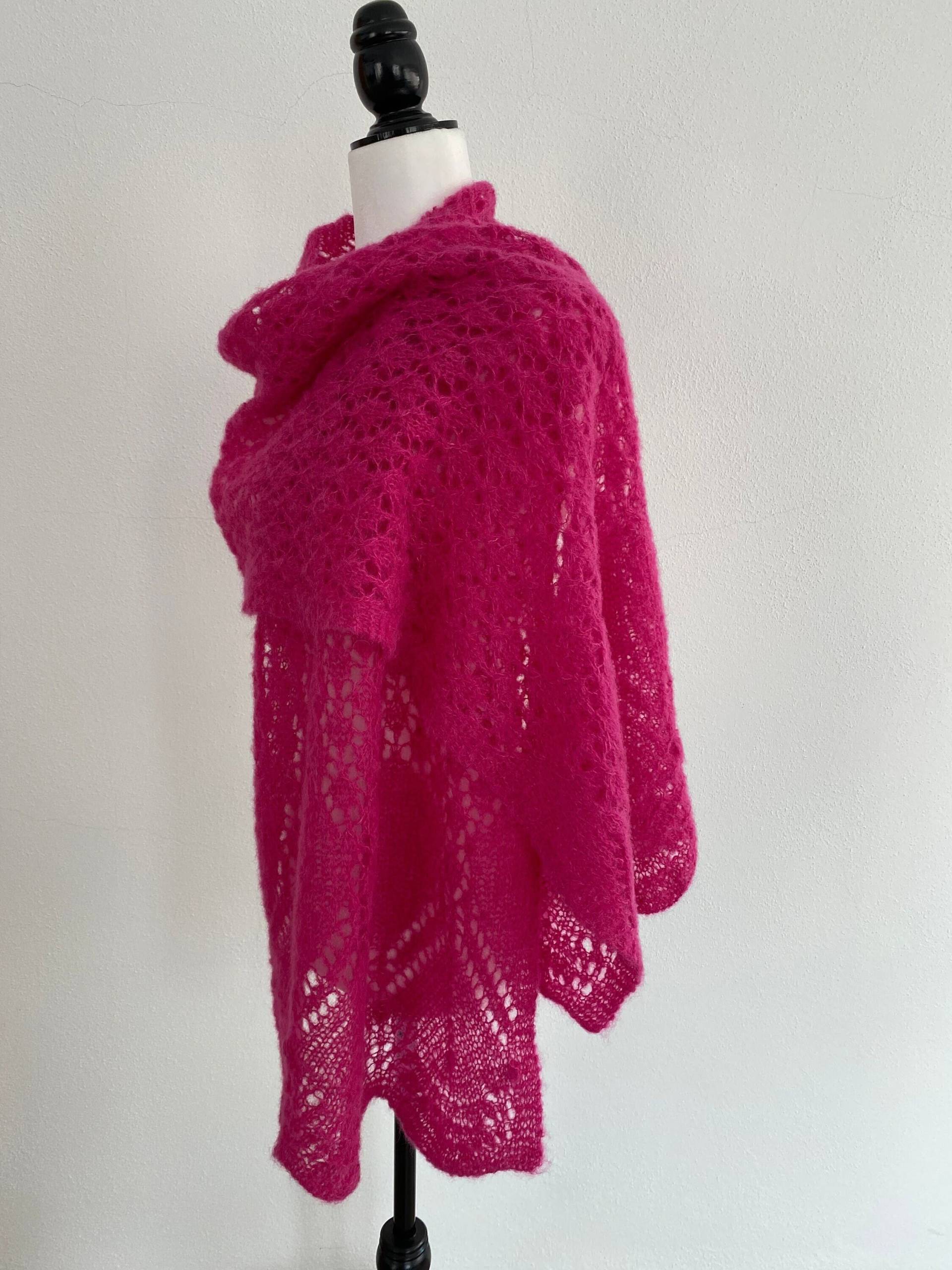 Handgemachtes Gestricktes Damentuch, Schal, Wickeltuch. Rechteck Mit Spitzenmuster Und Wellenenden. Weiches Alpaka - Seidengarn in Schöner Rosa Farbe Handgemachtes Gestricktes Damentuch, Schal, Wickeltuch. Rechteck Mit Spitzenmuster Und Wellenenden. Weiches Alpaka - Seidengarn in Schöner Rosa Farbe von JennigjeMadeThis